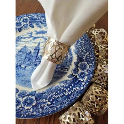 Metallist pitsilised salvrätihoidjad