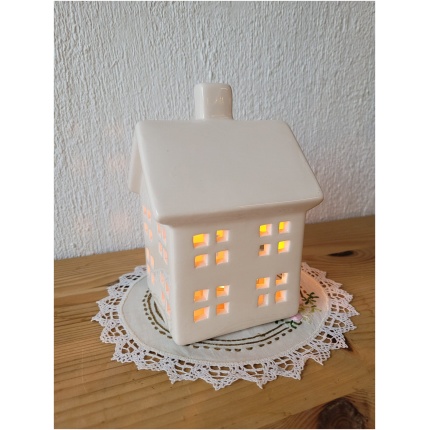 kerramiline maja teeküünlale