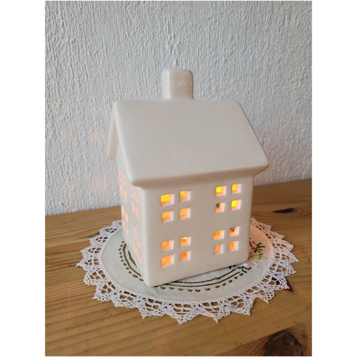 kerramiline maja teeküünlale