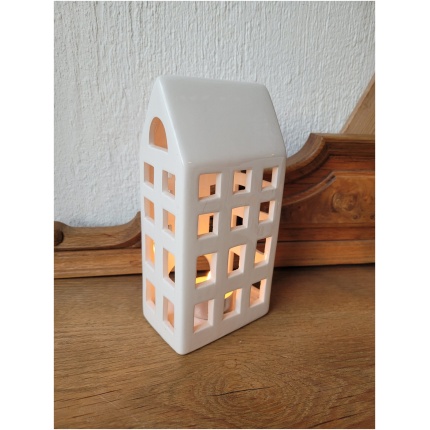 keraamiline maja küünlale