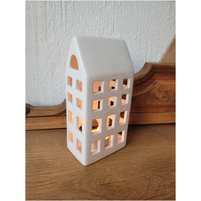 keraamiline maja küünlale