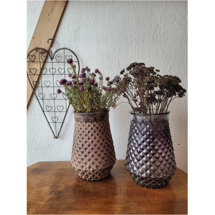 reljeefse pinnaga klaasist vaas