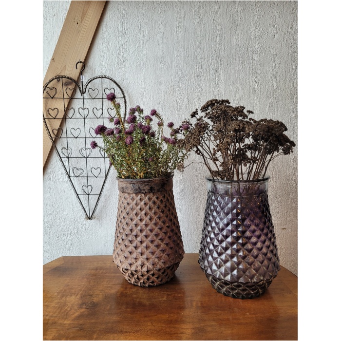 reljeefse pinnaga klaasist vaas