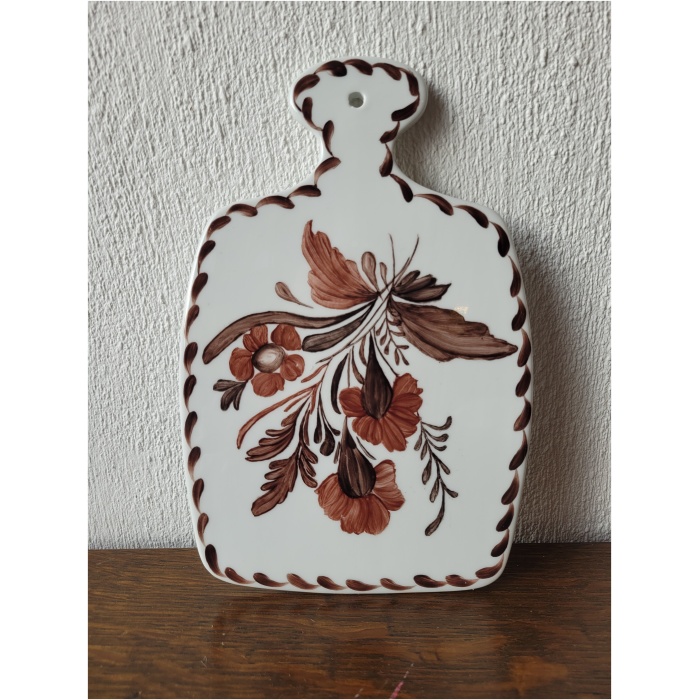 portselanist lillemotiividega lõikelaud