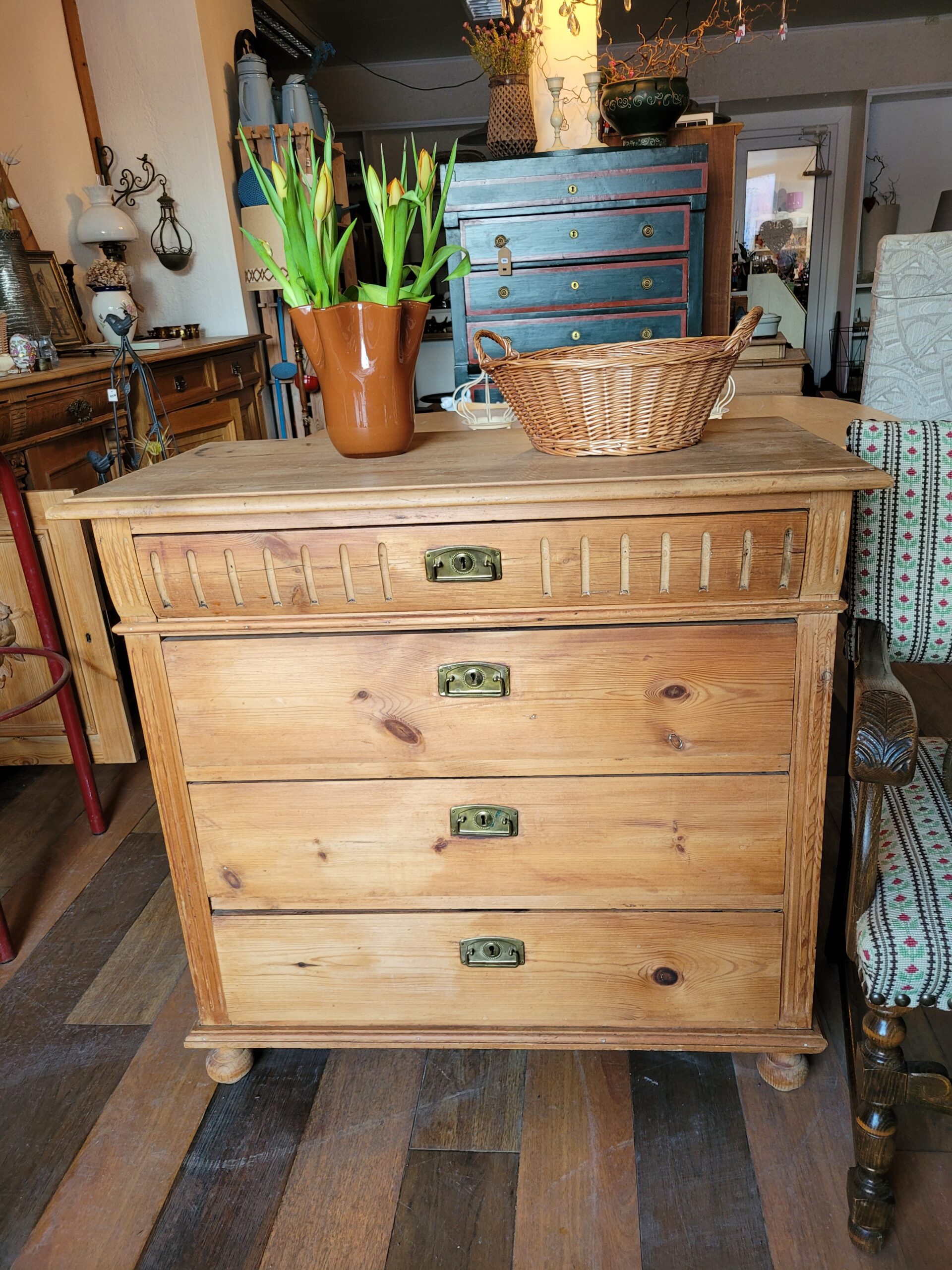 20260217_160838 täispuidust vana kummut 4 sahtliga