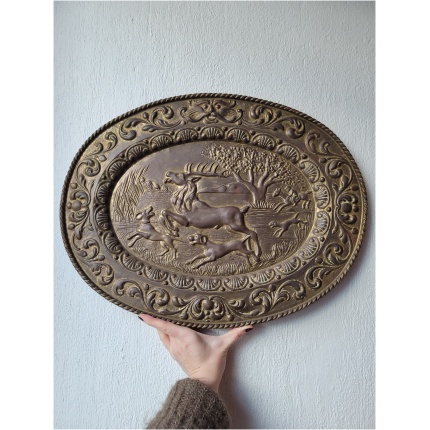 vanaaegne messingkandik, kujutatud jahi tseeni