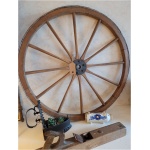 vanaaegne puidust vankriratas