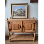 väike männipuidust kapp